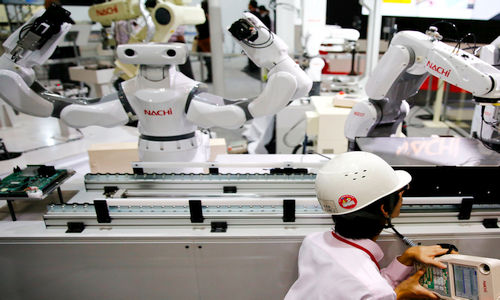Źródło: techinsider.io. Tak roboty pracują w japońskich fabrykach.