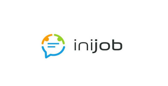 Logo iniJOB - serwisu, na którym pracownicy mogą opiniować swoje miejsce pracy i wpływać na jego poprawę.