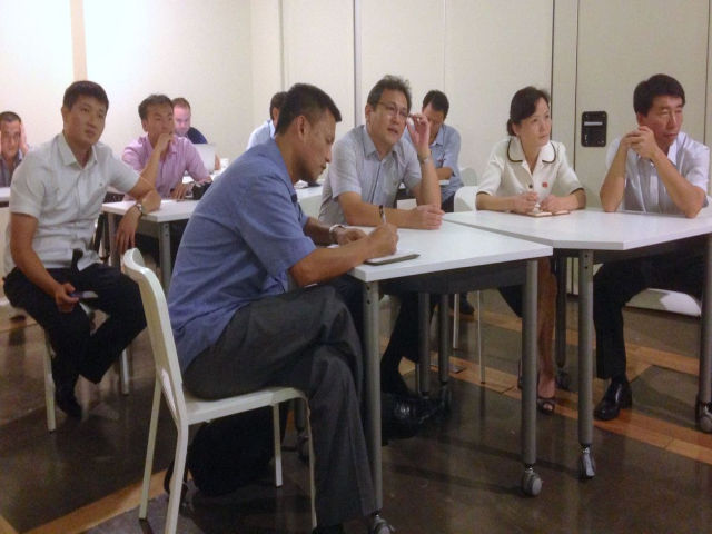 Koreańczycy z Północy w Singapurze na spotkaniu zdobywają wiedzę o działalności startupów