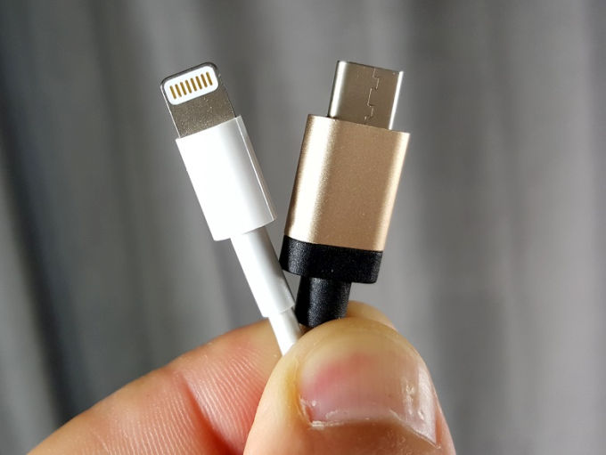 W iPhone 8 nie bedzie już złącza Lightning. Zastąpi je bardziej uniwersalne USB-C.